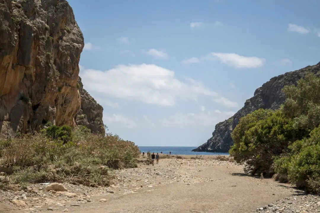 La plage d'Agiofarago à la sortie du canyon