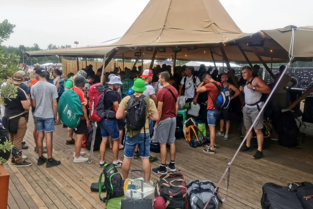 La récupération des bracelets du bus camp