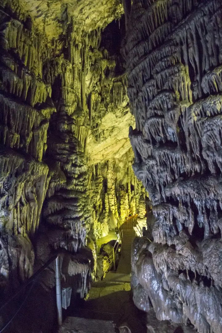 chemin aménagé grotte psychro