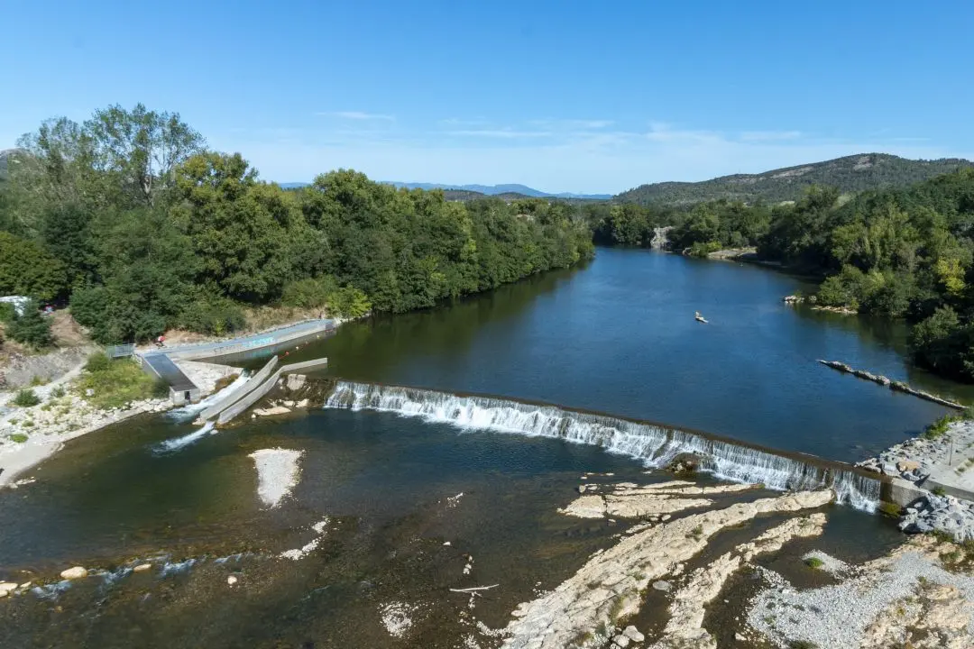 un des nombreux barrages qui jonchent l'Ardèche