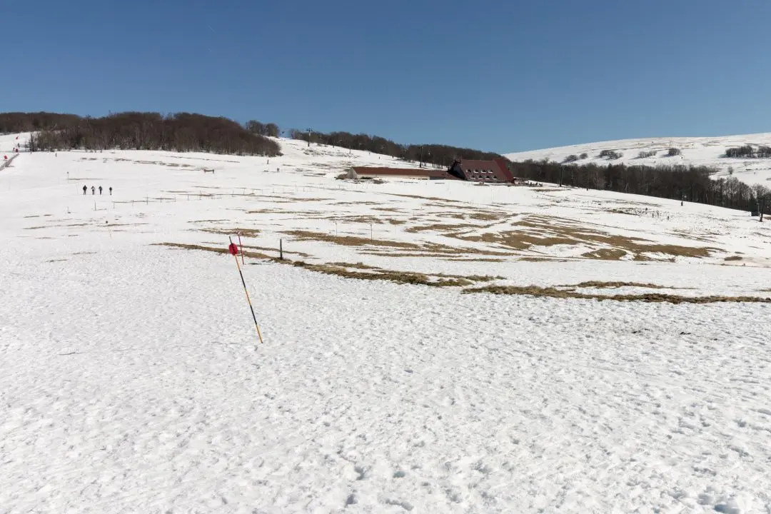 L'auberge de Schmargult au loin