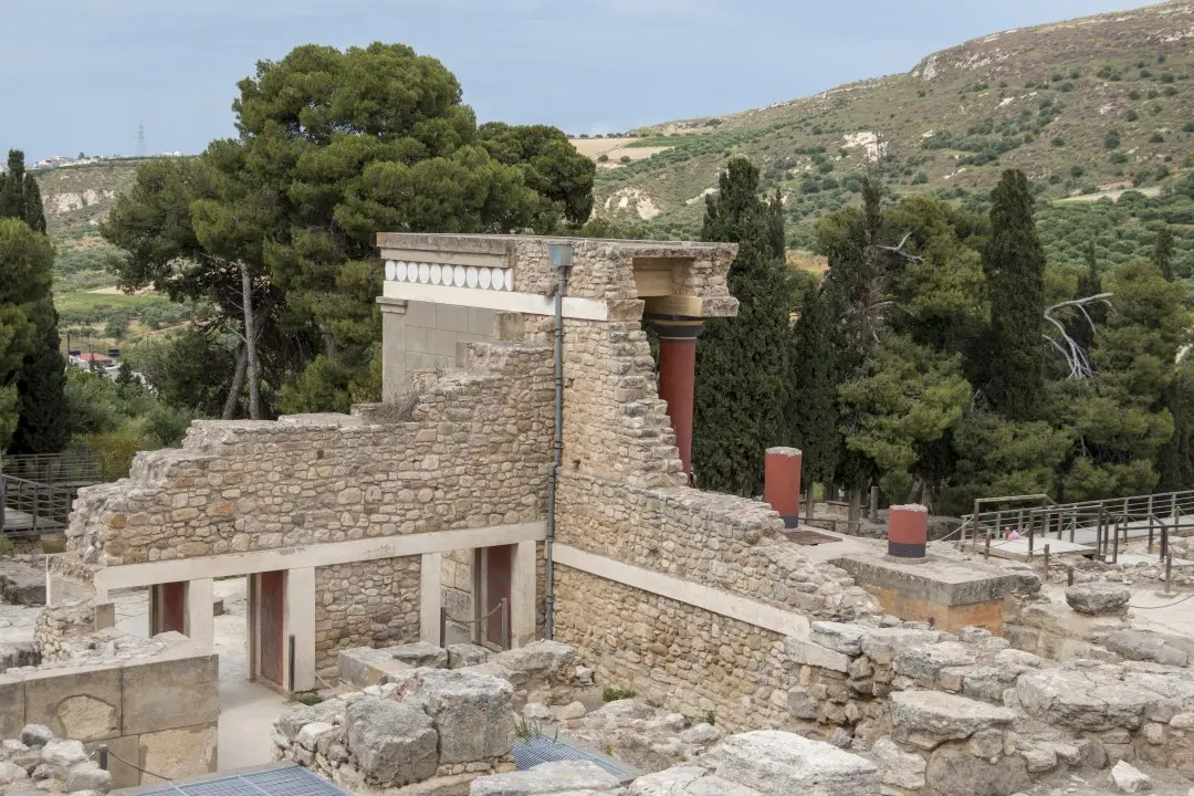 Reconstitution de colonnes proposée par Arthur Evans, vue par l'arrière