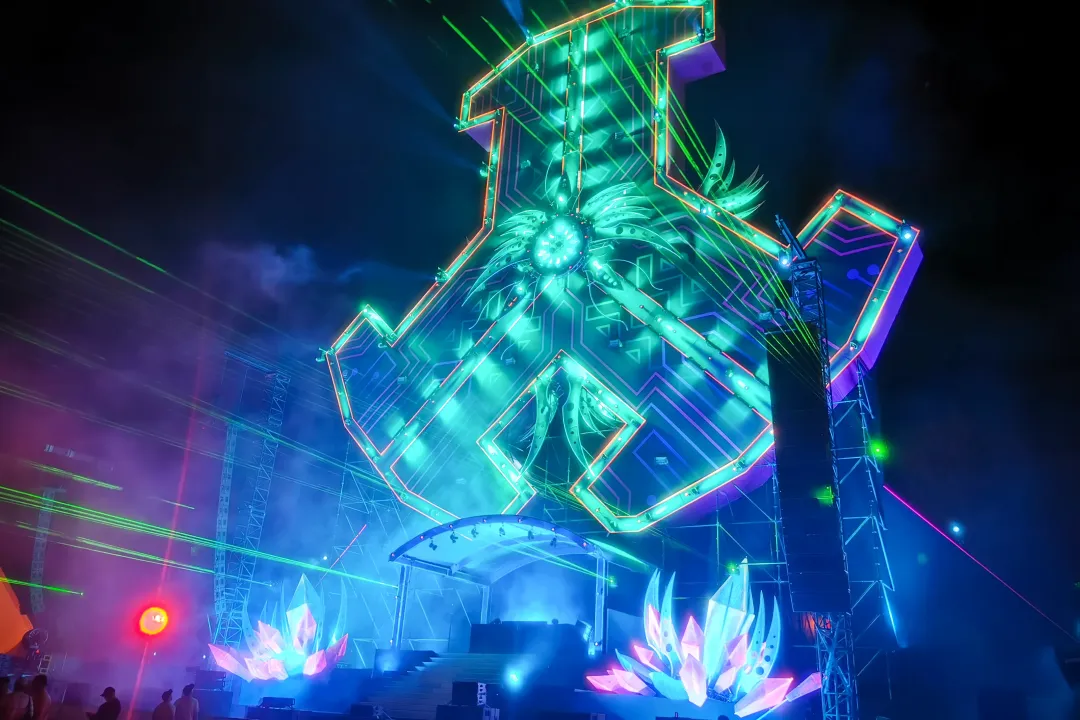Scene UV de nuit en 2024