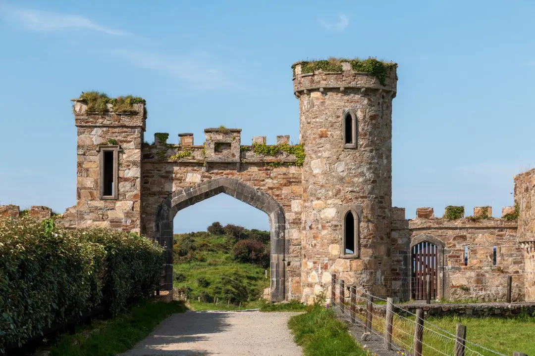 clifden castle chateau entree chemin arche porte