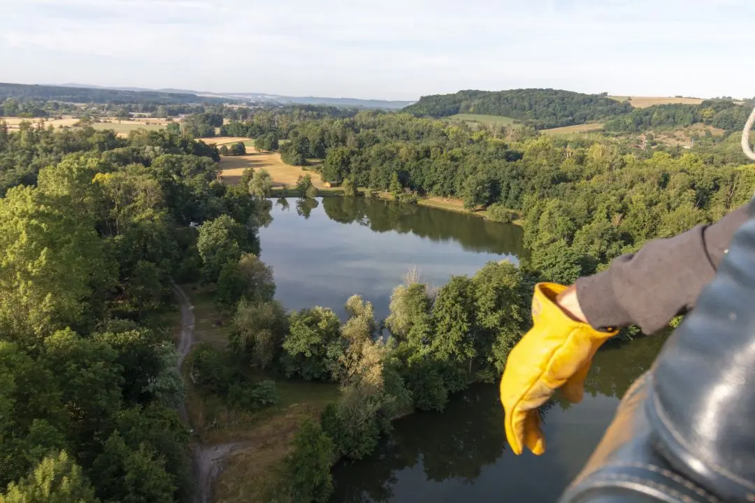 Un étang, vu du ciel