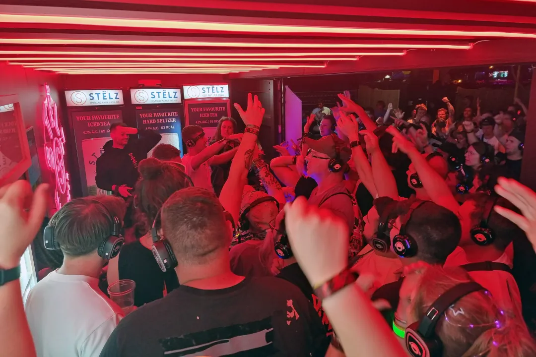Le live set de Sound rush dans l'Orange light district, à Defqon.1